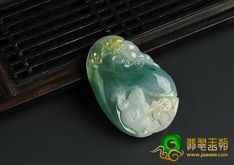 冰种晴水略带黄翡缅甸翡翠A货招财进宝挂件