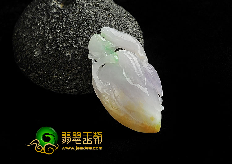 糯冰种三彩缅甸翡翠A货寿桃挂件