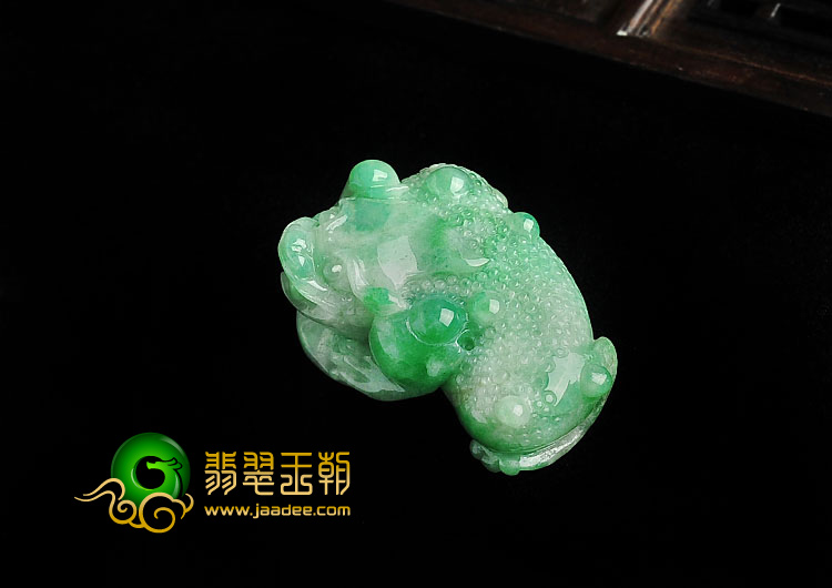 糯冰种翠色缅甸翡翠A货招财进宝挂件