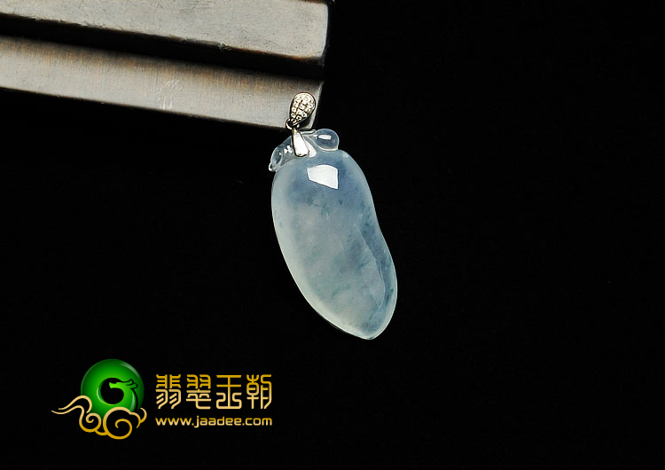 冰种略飘花缅甸翡翠A货福瓜挂件