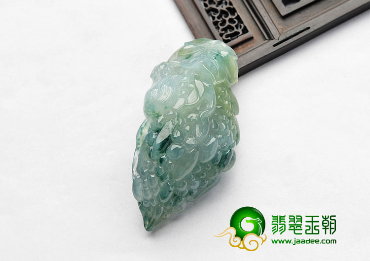 (超值推荐)糯冰种飘花略带黄翡缅甸翡翠A货苦尽甘来挂件