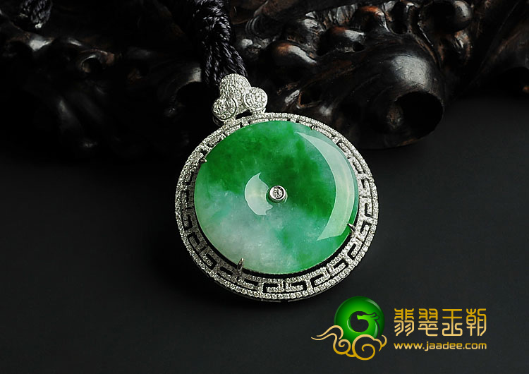 糯冰种翠色缅甸翡翠A货镶白金平安扣挂件(真钻)