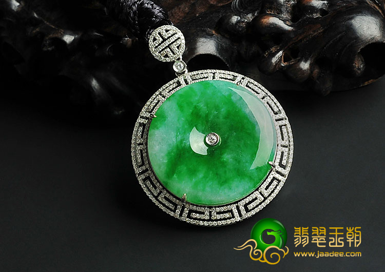 糯冰种翠色缅甸翡翠A货镶白金平安扣挂件(真钻)