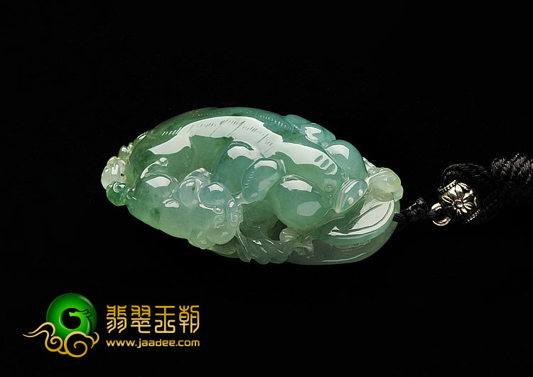 糯冰种晴水略带黄翡缅甸翡翠A货招财猪挂件