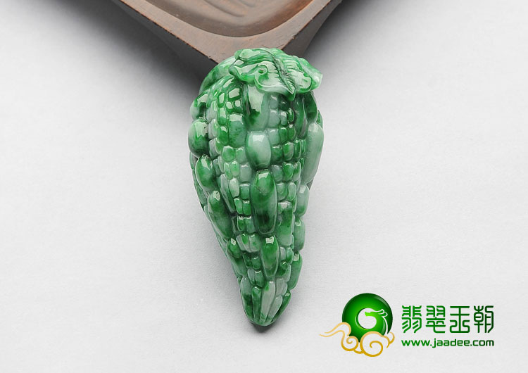 细糯种翠色缅甸翡翠A货苦尽甘来挂件
