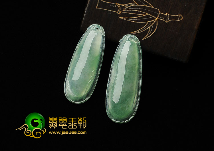 冰种飘花缅甸翡翠A货福瓜挂件(一对)