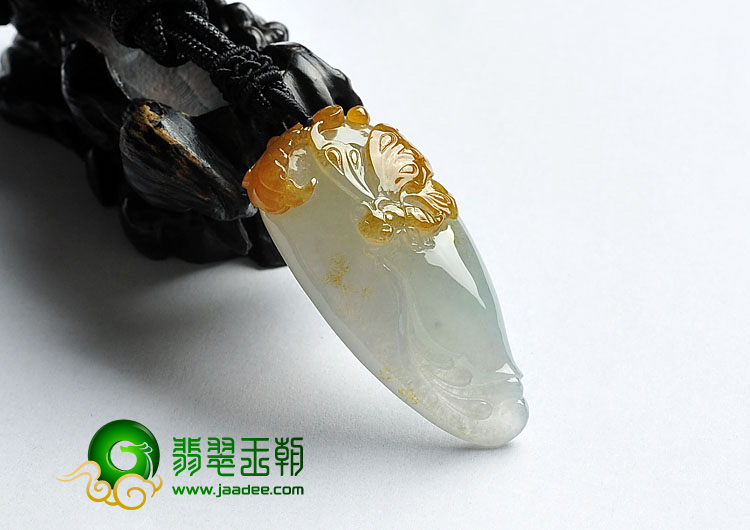 (超值推荐)糯冰种褐黄翡缅甸翡翠A货蝶恋花挂件