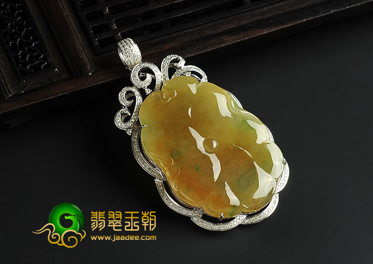 冰种黄加绿缅甸翡翠A货镶白金和和美美胸坠(真钻)