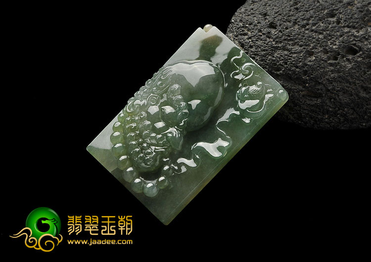 冰种飘花缅甸翡翠A货达摩挂件