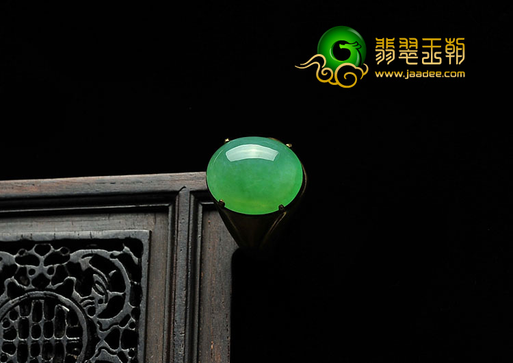 糯冰种翠色缅甸翡翠A货戒面