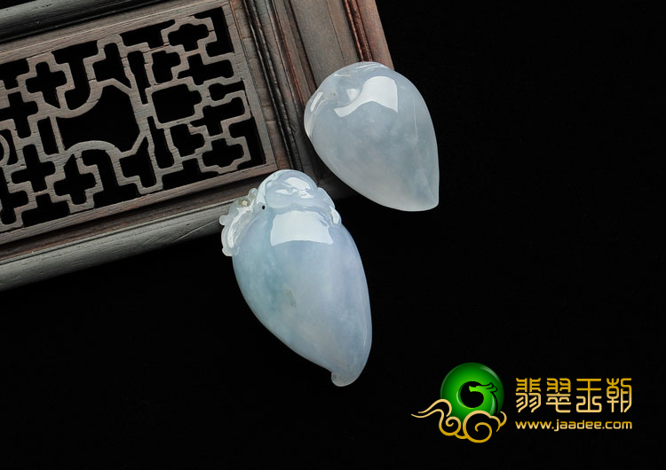 糯冰种晴水缅甸翡翠A货寿桃挂件(一对)