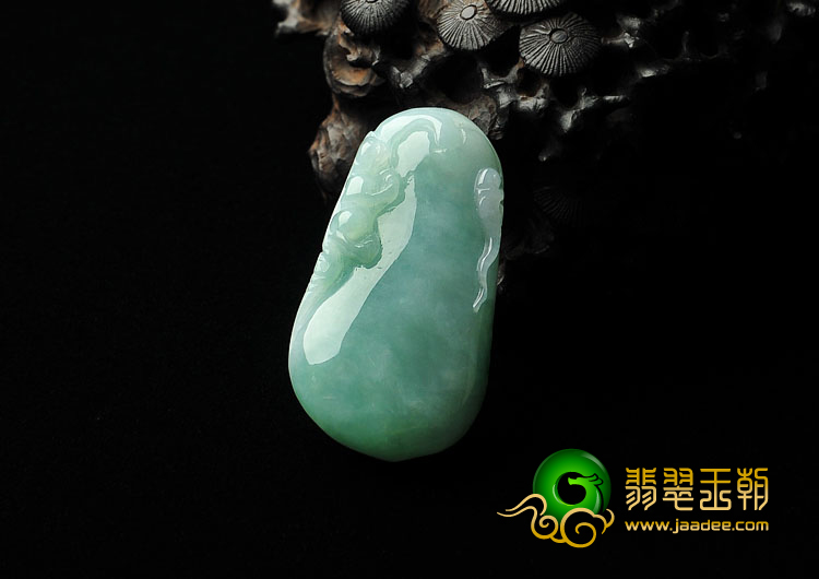 糯冰种豆色缅甸翡翠A货福瓜挂件