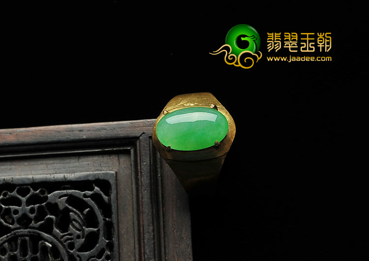 糯冰种翠色缅甸翡翠A货戒面