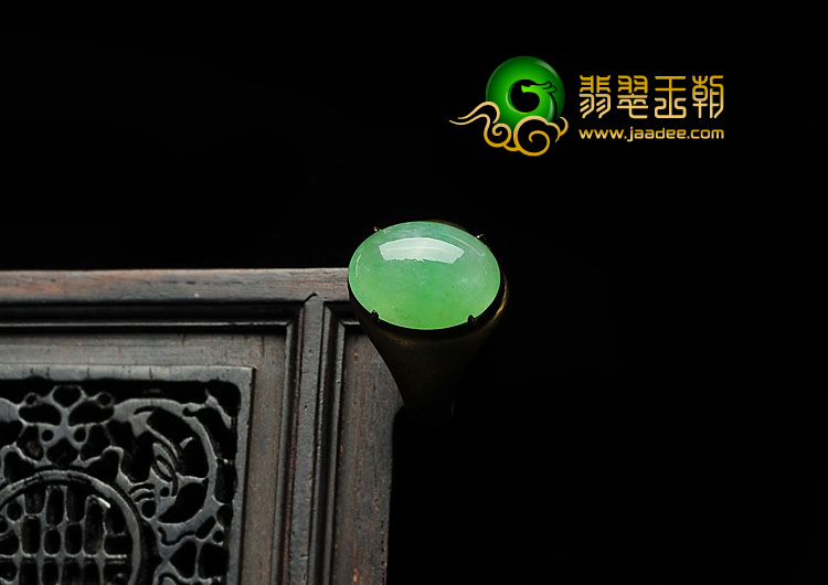 糯冰种绿晴水缅甸翡翠A货戒面