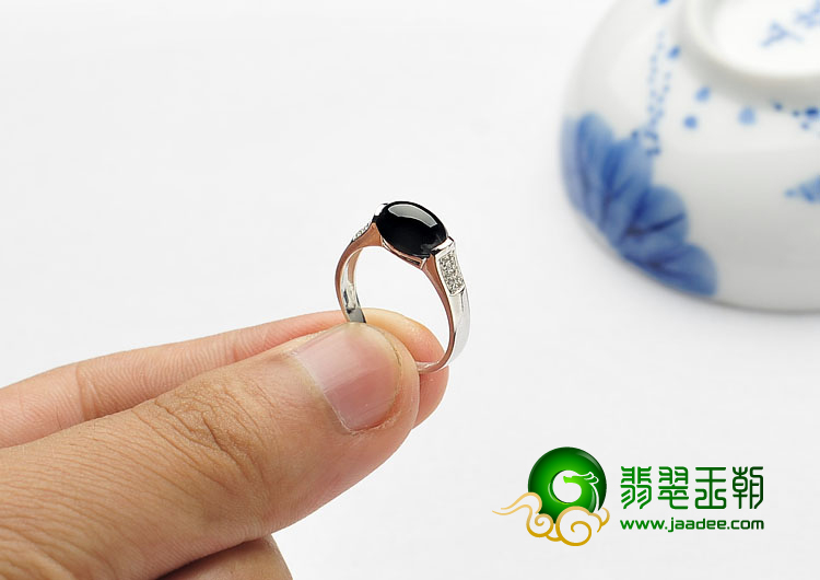 糯冰种墨翠缅甸翡翠A货镶白金戒指(真钻)