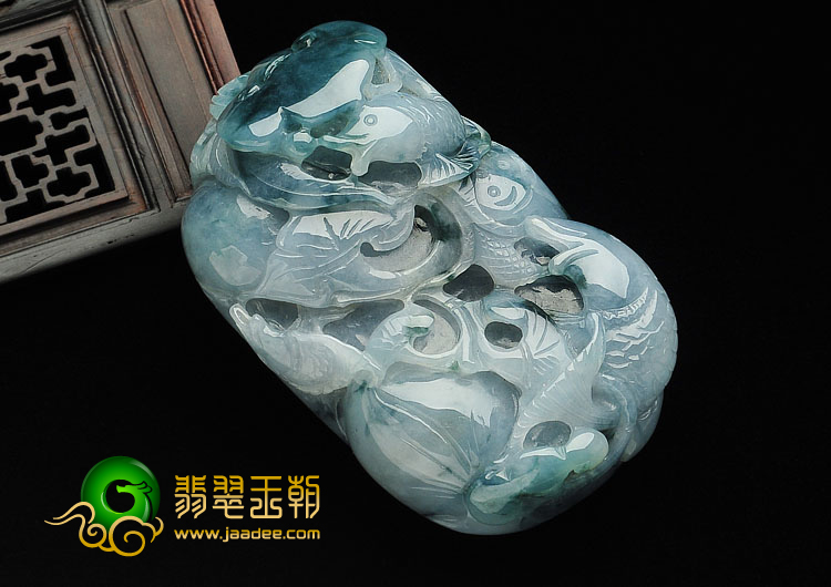糯冰种飘花缅甸翡翠A货年年有余手玩件