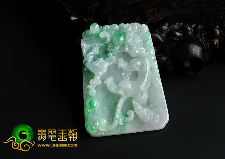 糯冰种飘翠缅甸翡翠A货龙牌挂件