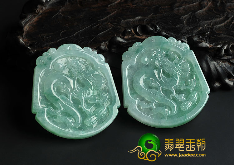 糯冰种略飘花缅甸翡翠A货龙凤牌挂件(一对)