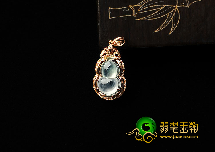 冰种淡晴水缅甸翡翠A货镶玫瑰金葫芦胸坠(真钻)