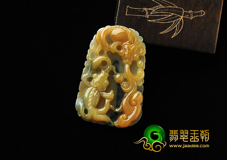 糯冰种黄翡飘花缅甸翡翠A货年年有余挂件