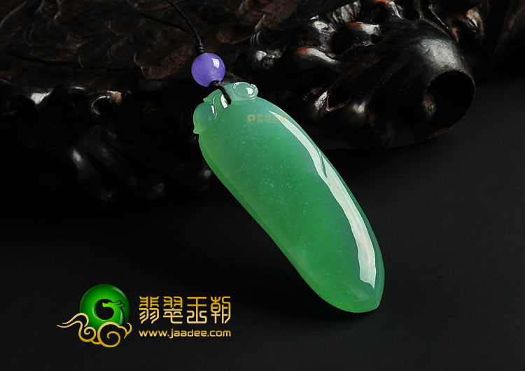 冰种翠色缅甸翡翠A货福瓜挂件