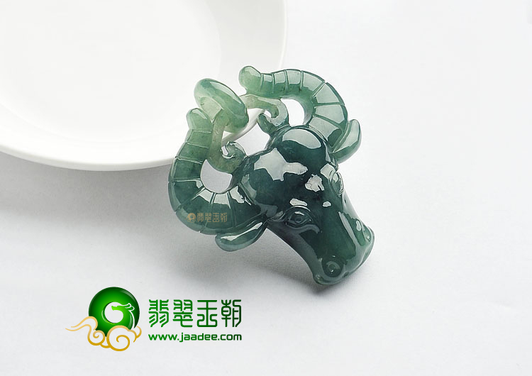 糯冰种蓝水缅甸翡翠A货牛头挂件