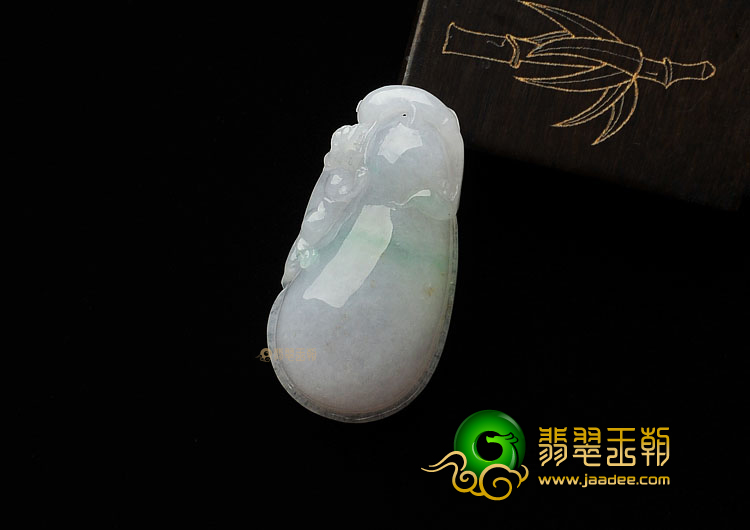 糯冰种淡春带彩缅甸翡翠A货福瓜挂件