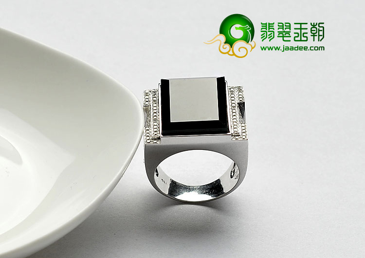 冰玻种墨翠缅甸翡翠A货镶白金戒指（真钻）