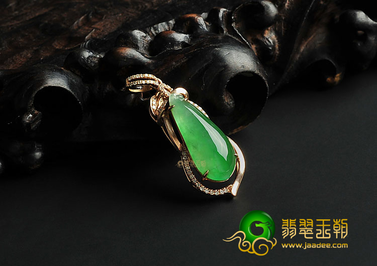 冰种翠色缅甸翡翠A货镶玫瑰金福瓜胸坠(真钻)