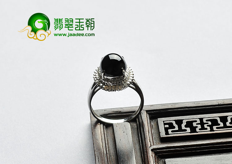 冰玻种墨翠缅甸翡翠A货镶白金戒指(真钻)