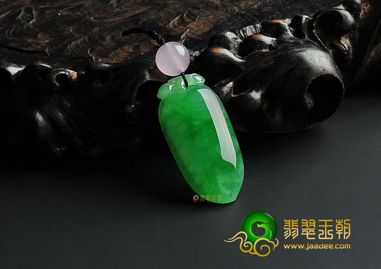 冰种翠色缅甸翡翠A货福瓜挂件