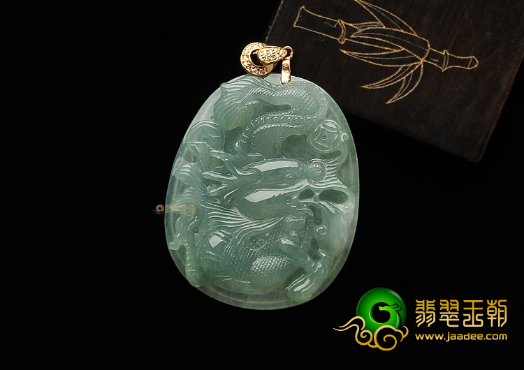 冰种晴水缅甸翡翠A货龙牌挂件