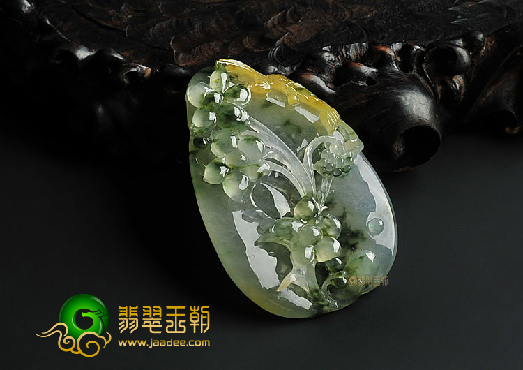 冰种飘花略带黄翡缅甸翡翠A货花开富贵挂件