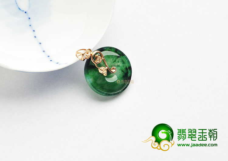糯冰种癣加绿缅甸翡翠A货镶玫瑰金平安扣胸坠(真钻)