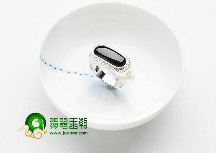 冰玻种墨翠缅甸翡翠A货镶白金戒指(真钻)