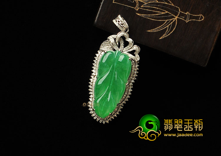 冰种翠色缅甸翡翠A货镶白金金枝玉叶胸坠(真钻)