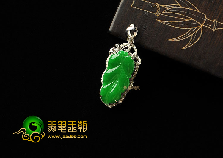 糯冰种翠色缅甸翡翠A货镶白金金枝玉叶胸坠(真钻)