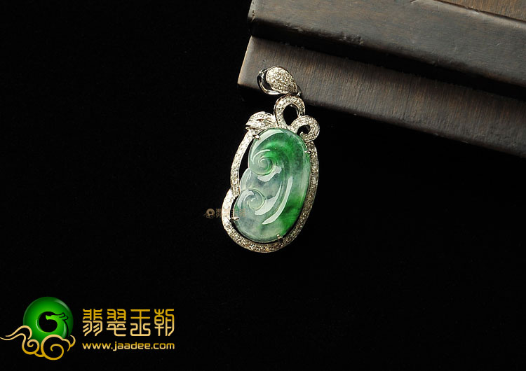 冰种飘翠缅甸翡翠A货镶白金如意胸坠(真钻)