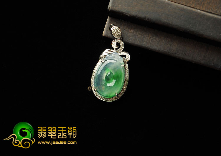 冰种飘翠缅甸翡翠A货镶白金福在眼前胸坠(真钻)