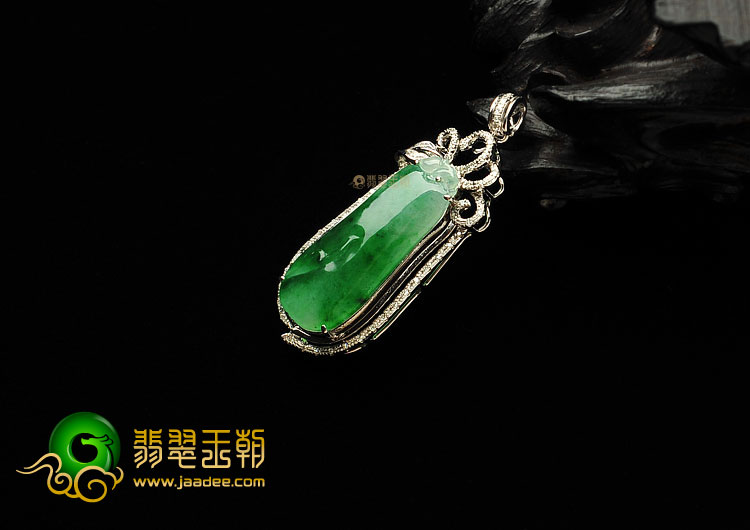 冰种飘翠缅甸翡翠A货镶白金福瓜胸坠(真钻)