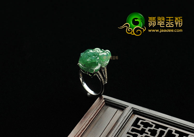 冰种晴水缅甸翡翠A货镶白金貔貅戒指(真钻)