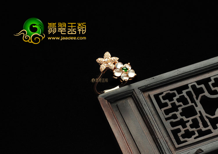 玻璃种无色缅甸翡翠A货镶玫瑰金戒指(真钻)