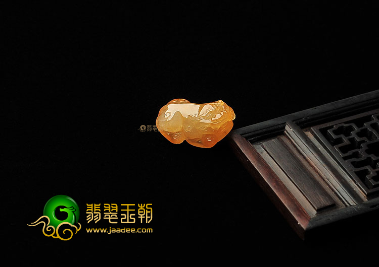 糯冰种红黄翡缅甸翡翠A货貔貅戒面