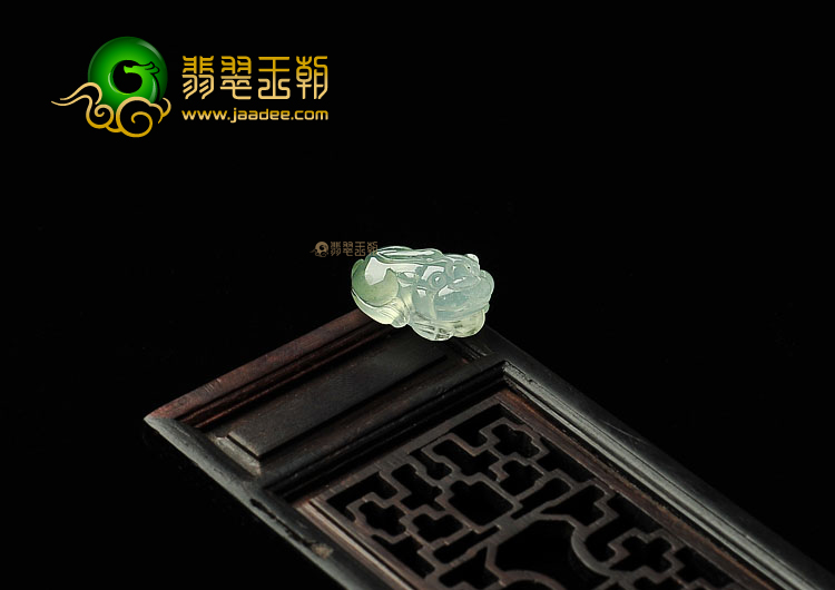 冰种晴水缅甸翡翠A货貔貅戒面