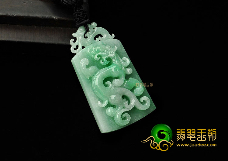 糯冰种飘翠缅甸翡翠A货龙牌挂件
