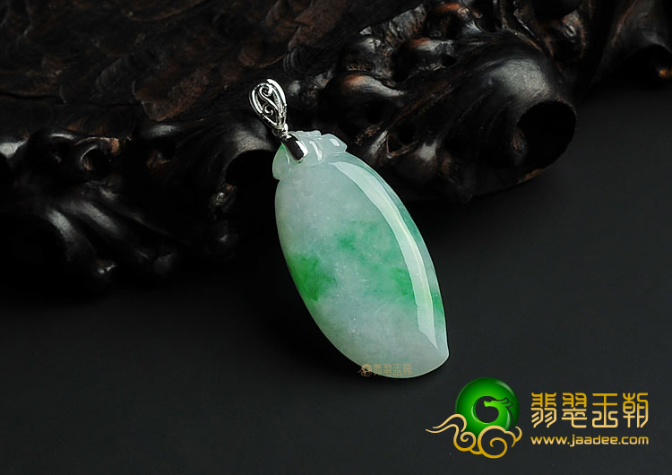 糯冰种飘翠缅甸翡翠A货福瓜挂件