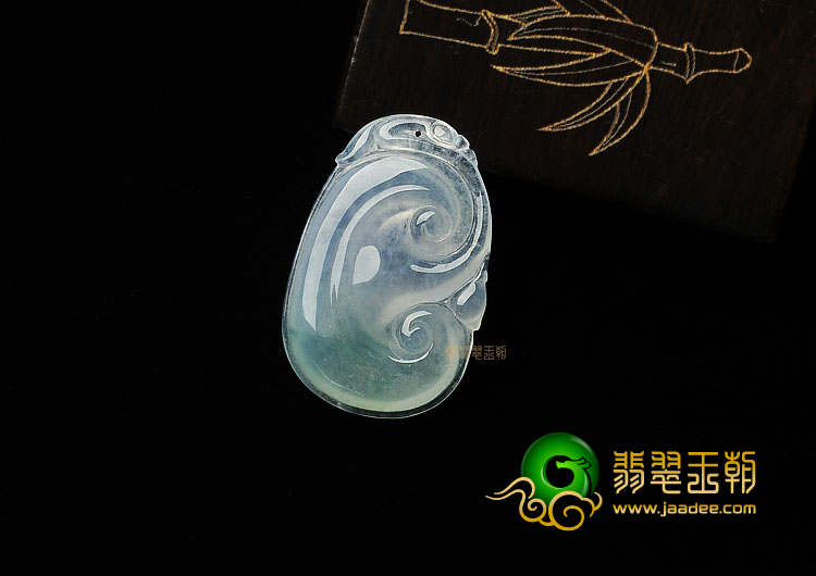 冰种略飘花缅甸翡翠A货如意挂件