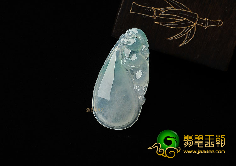 冰种略飘花缅甸翡翠A货福瓜挂件