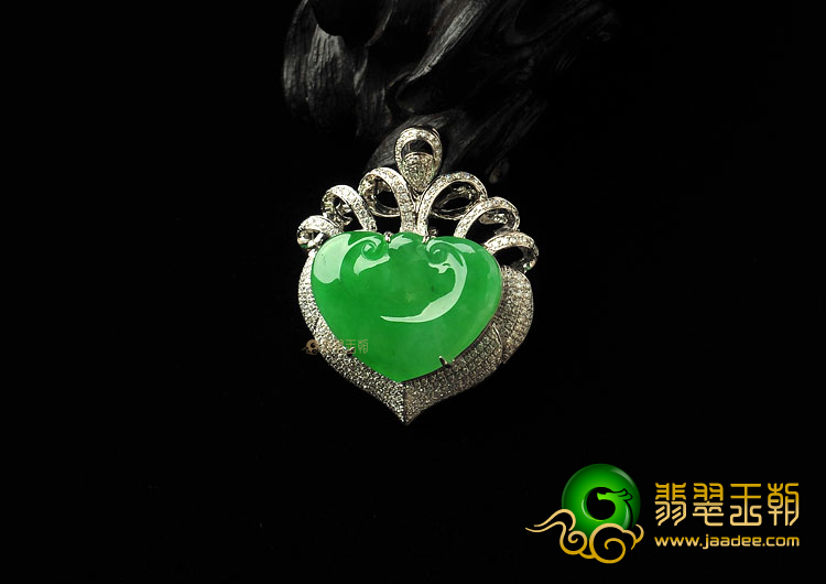 冰种翠色缅甸翡翠A货镶白金如意胸坠(真钻)