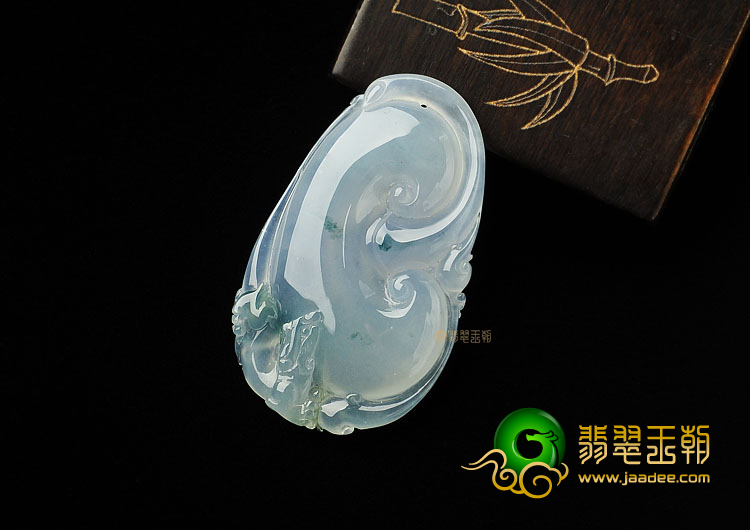 冰种略飘花缅甸翡翠A货如意挂件